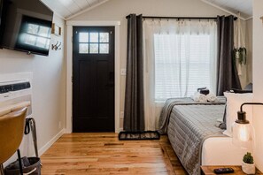 1 bedroom, desk, iron/ironing board, WiFi