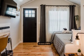 1 chambre, bureau, fer et planche à repasser, Wi-Fi