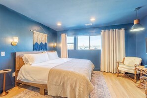 4 bedrooms, desk, iron/ironing board, travel cot