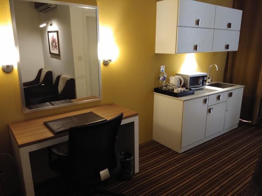 1 Schlafzimmer, Zimmersafe, individuell dekoriert, Schreibtisch