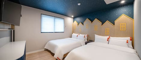 Twin Room | Free minibar, blackout drapes, soundproofing, free WiFi