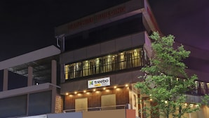 A building with a sign reading "Sapphire Building" and "treebo trip Sapphire Residency". - Itsy Hotels Sapphire Residency (Ernad)