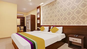 Phòng Tiêu chuẩn | Bàn, bàn ủi/dụng cụ ủi quần áo, bộ trải giường