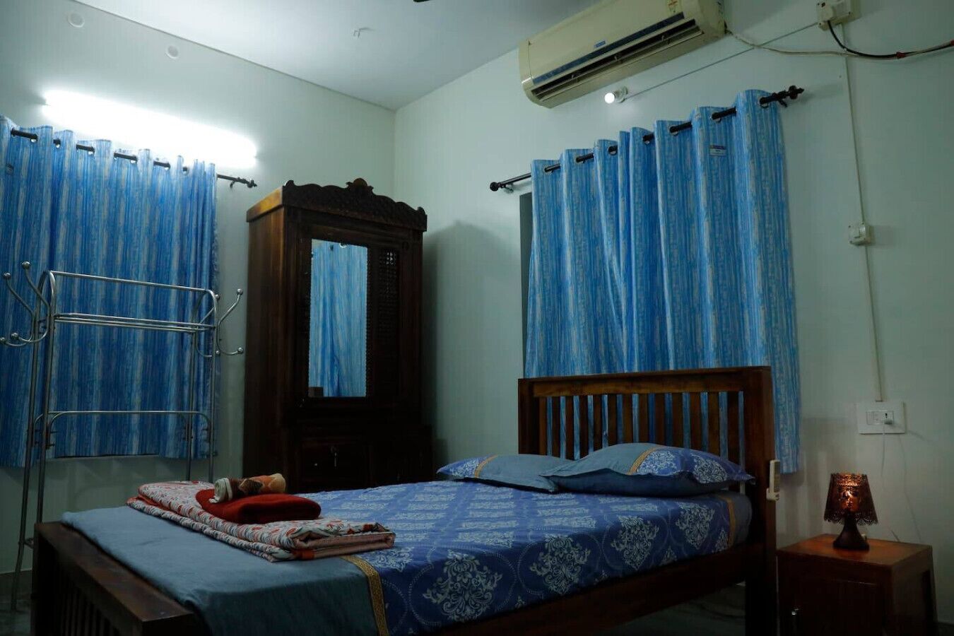 3 bedrooms, desk, WiFi