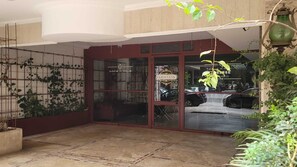 Petit déjeuner continental (10 USD par personne)