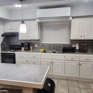 Fridge, microwave, oven, stovetop - 3 bedroom townhouse w garage blocks from the beach (Puerto Peñasco)