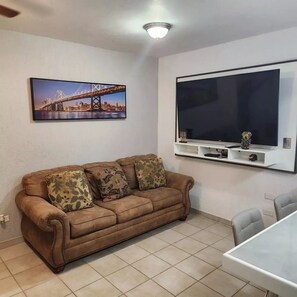 TV - 3 bedroom townhouse w garage blocks from the beach (Puerto Peñasco)
