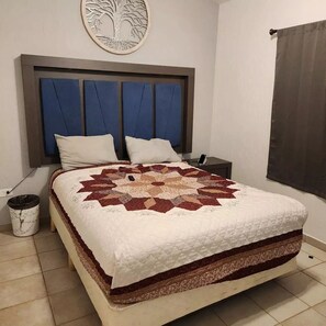 3 bedrooms, desk, iron/ironing board, free WiFi - 3 bedroom townhouse w garage blocks from the beach (Puerto Peñasco)