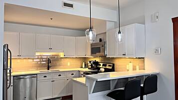 Family Condo | Private kitchen | Electric kettle, toaster