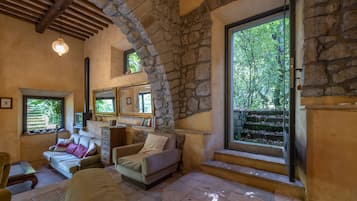 Smart-TV, Kamin, BĂŒcher