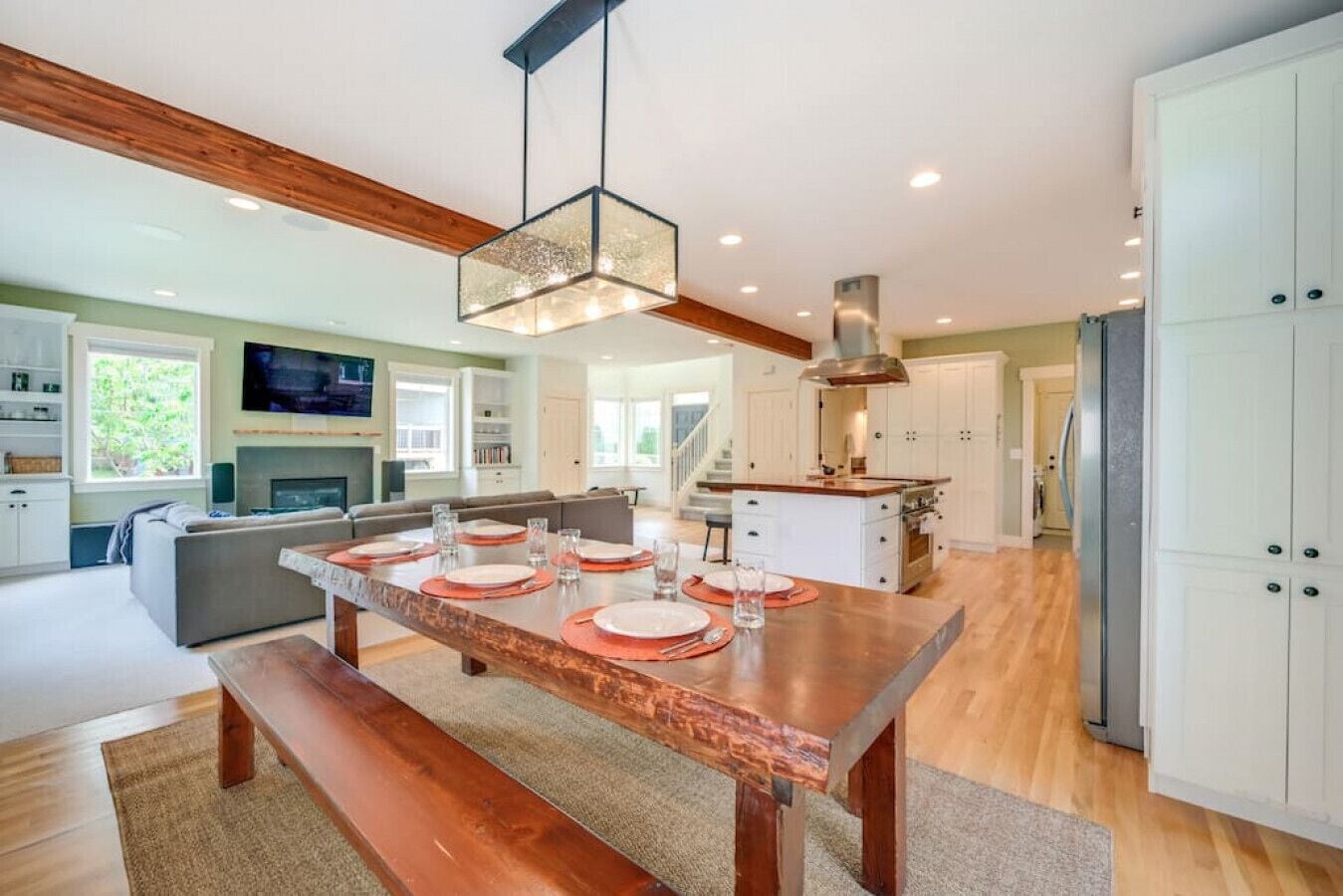 ~Charming & Fun Family Oasis ~ Near Downtown~