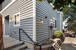 تفاصيل الفندق من الخارج