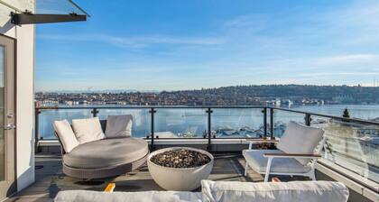 Stunning Queen Anne Hill Haven: Rooftop Lake Views!