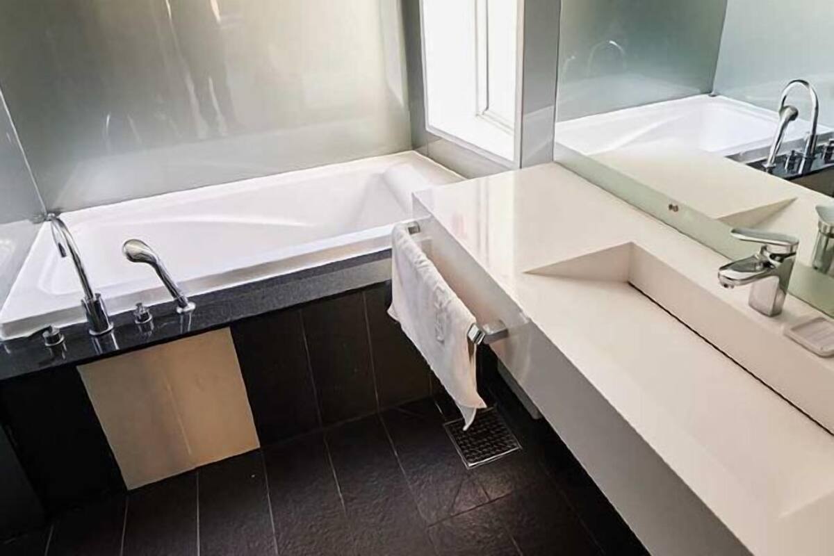 Regndusjhode og håndklær