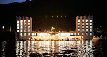 Crest72 Hotel
