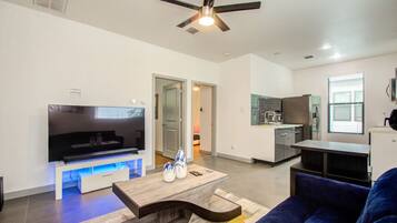 Smart TV, futbolito, tenis de mesa y estéreo