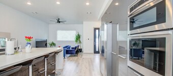 Modern 6 Bedroom Smart Home Near Downtown Houston, 75" TV, Duplex with Games