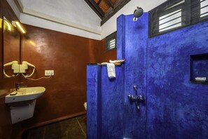 Deluxe Double Room | Bathroom