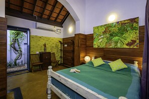 Individually decorated, individually furnished, desk, blackout curtains - Neemrana's Coconut Alley (Tarangambadi)