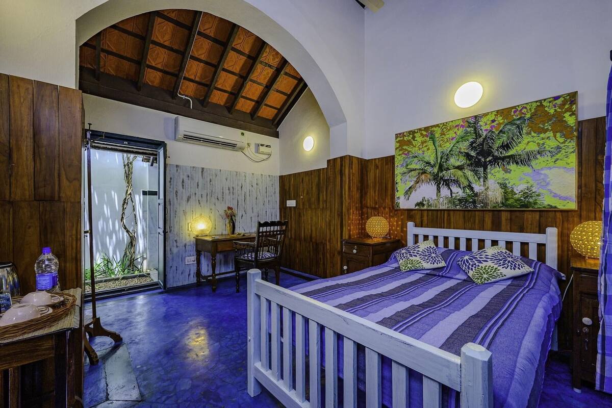Desk, blackout curtains, iron/ironing board, free WiFi