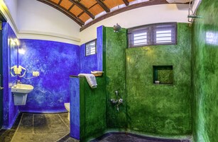 Heritage Romance | Bathroom | Shower, rainfall showerhead, free toiletries, slippers