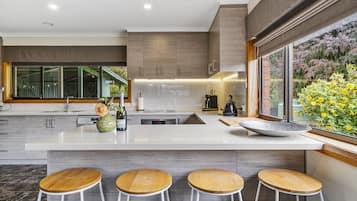 Casa familiar | Cocina privada | Frigorífico grande, microondas, horno y placa de cocina