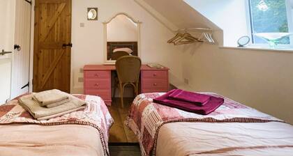 2 Apse Castle Cottage
