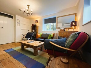 Fernseher, Kamin, DVD-Player