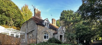 2 Apse Castle Cottage
