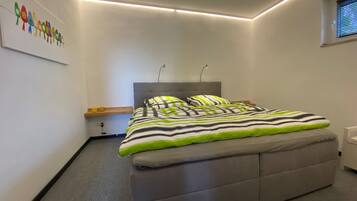 1 bedroom, free WiFi, bed sheets