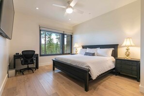 4 bedrooms, desk, iron/ironing board, WiFi - Boulders 15136 - Northstar Spacious Residence (Truckee)