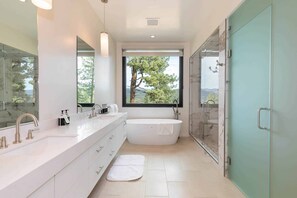 Bathtub, hair dryer, towels - Boulders 15136 - Northstar Spacious Residence (Truckee)