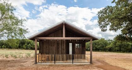 Painted Bunting Cabin 15 MIN to Magnolia Baylor