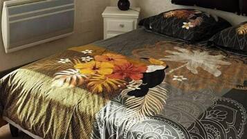 5 chambres, fer et planche Ă repasser, Wi-Fi gratuit, draps fournis