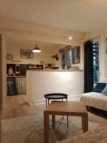 Super studio on garden level