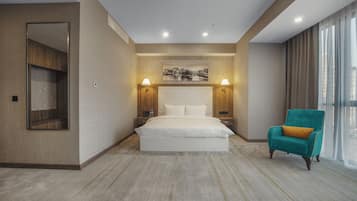 Royal Room | Minibar, in-room safe, blackout drapes, soundproofing