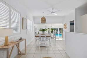 Dining - Fairways Beach House - Stylish Beach House, Pet Friendly, Pool, Walk to Cafes, Beach (Sawtell)