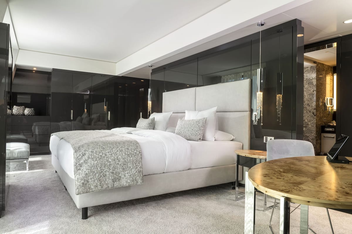 Presidential Suite | 1 bedroom, hypo-allergenic bedding, minibar, desk