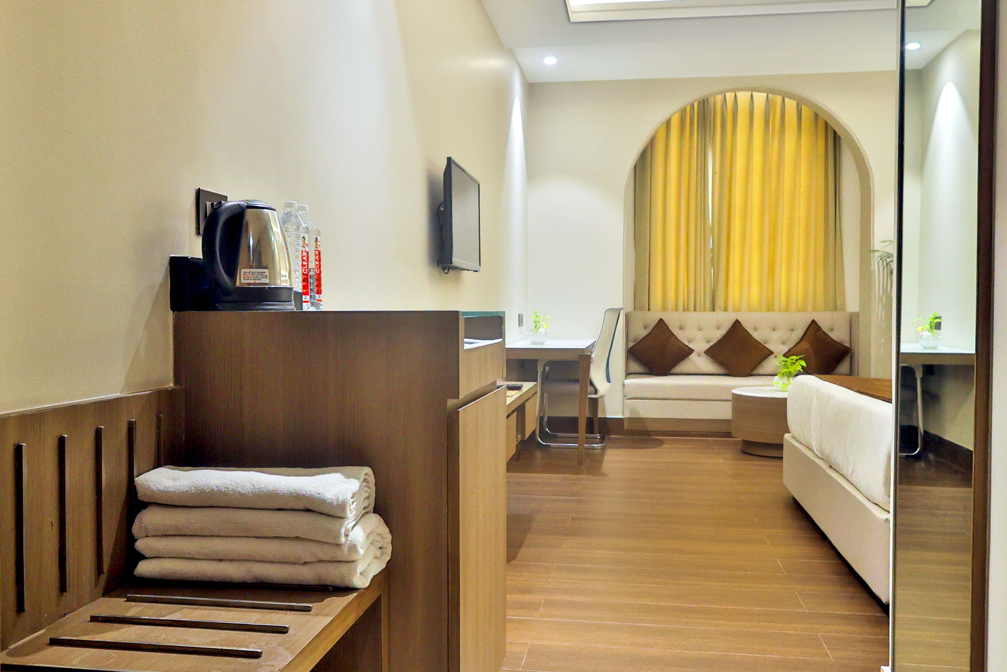 Executive Room | Egyptian cotton sheets, premium bedding, desk, laptop workspace