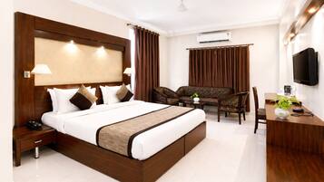 Premium Room | Egyptian cotton sheets, premium bedding, desk, laptop workspace