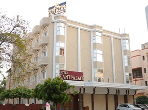 Front of property - Hotel Kant Palace (Agra)