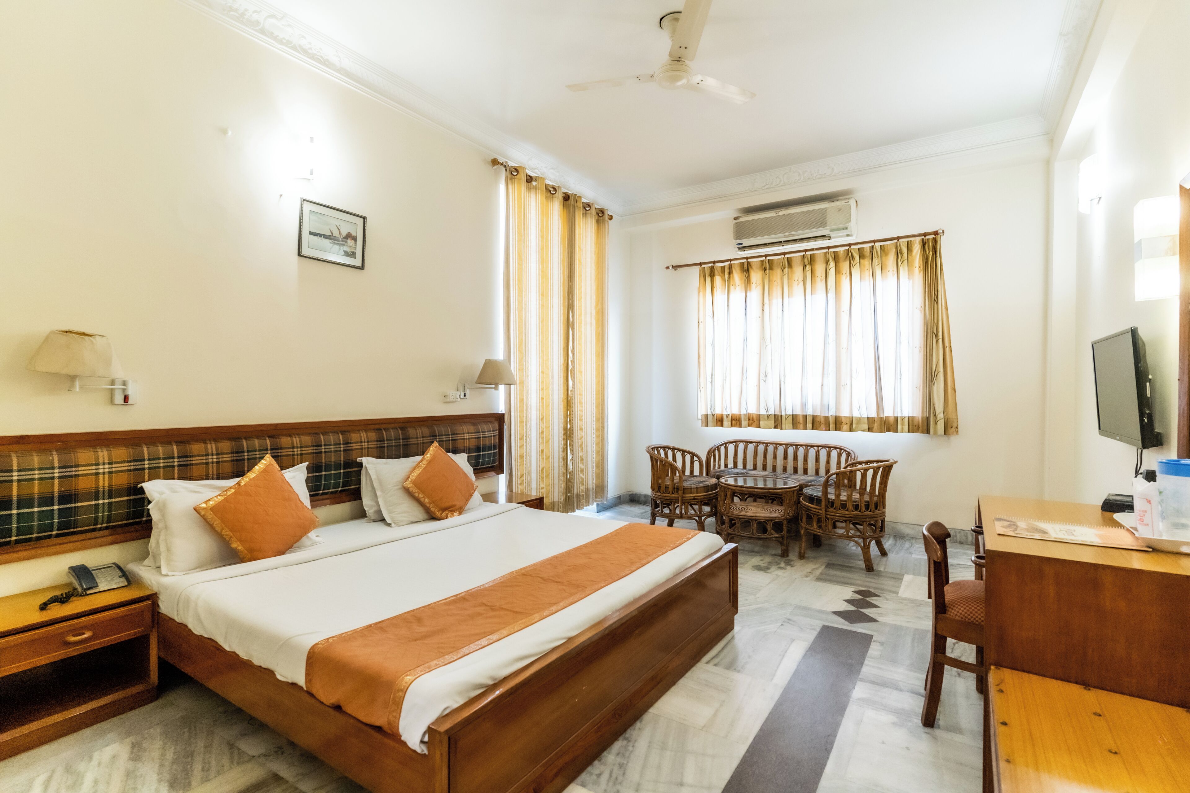 Standard Room, Refrigerator | Egyptian cotton sheets, premium bedding, desk, laptop workspace