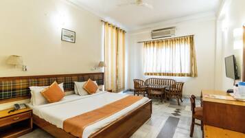 Standard Room, Refrigerator | Egyptian cotton sheets, premium bedding, desk, laptop workspace