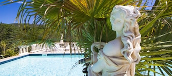 Small Villa near the Pool in a fantastic Park