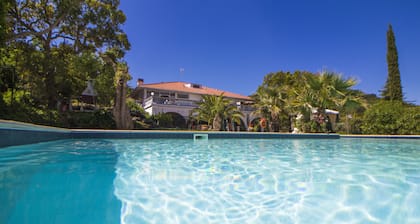 Small Villa near the Pool in a fantastic Park