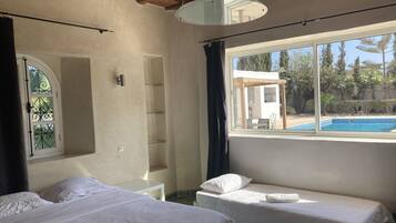 4 bedrooms, free WiFi, bed sheets