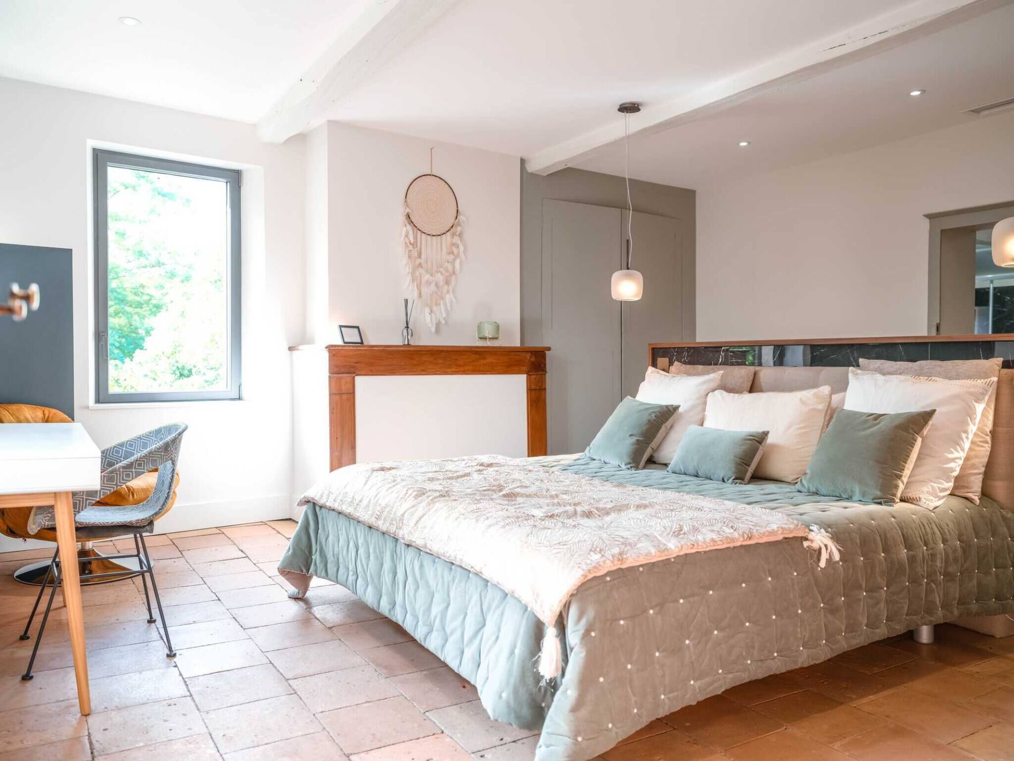 5 bedrooms, iron/ironing board, free WiFi, bed sheets