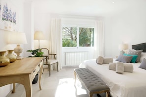 5 bedrooms, iron/ironing board, free WiFi