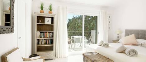 5 bedrooms, iron/ironing board, free WiFi