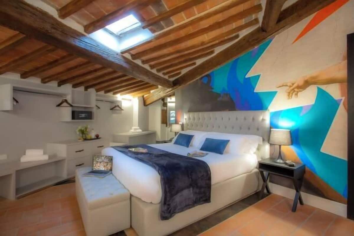 Caja de seguridad en la habitación y escritorio 